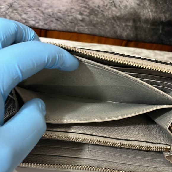 VALENTINO GARAVANI ZIP LONG WALLET WITH SILVER STUDS. - Picture 11 of 17